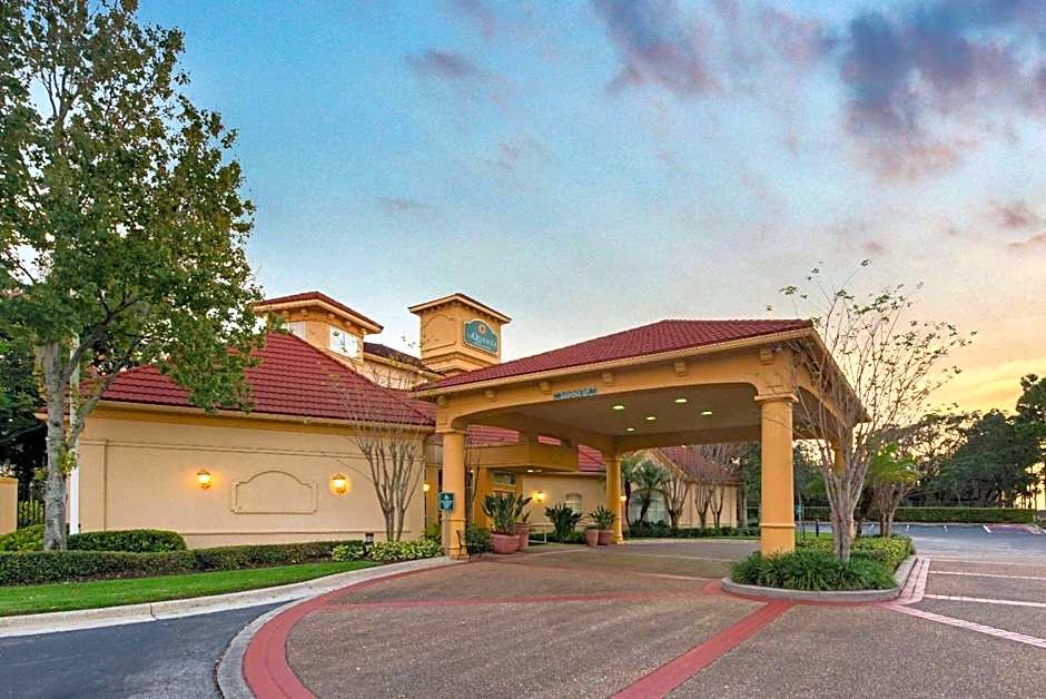 La Quinta Inn & Suites by Wyndham Usf (Near Busch Gardens)