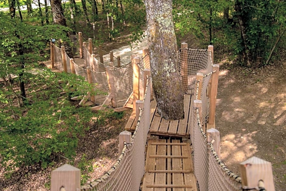 Cabanes dans les arbres avec spa Lot et Dordogne