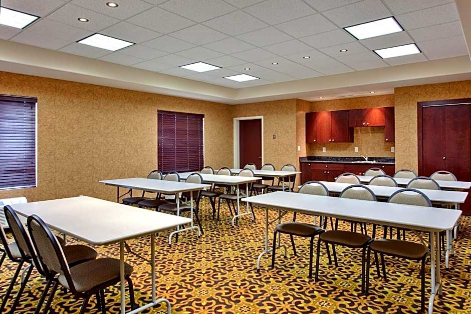Holiday Inn Express & Suites Whitecourt By IHG