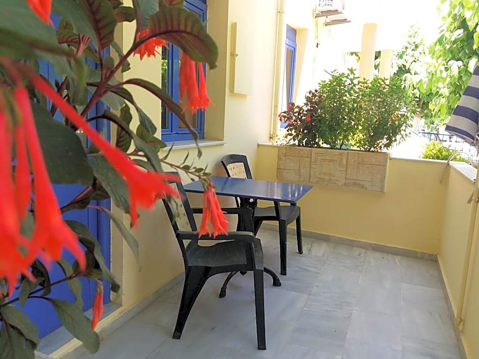 Leonidas Studios & Apartments