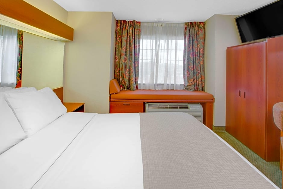 Photo 1 of 3 of 1 Queen Bed, Mobility Accessible