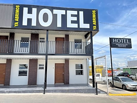 Hotel Plaza OSCARCEL