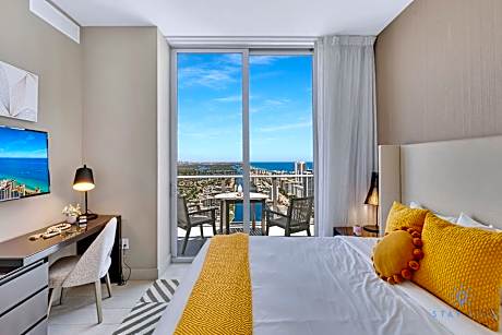 2 Bedroom Penthouse - Private Terrace Ocean Views