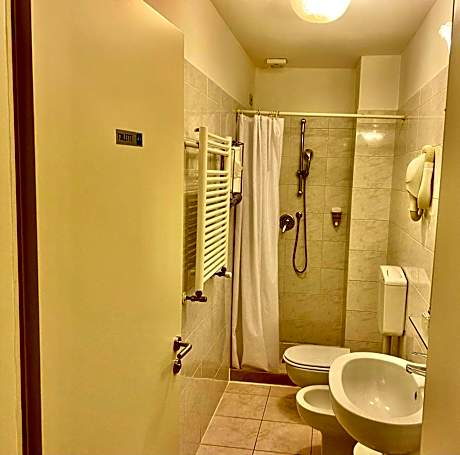 Twin Room with External Shared Bathroom