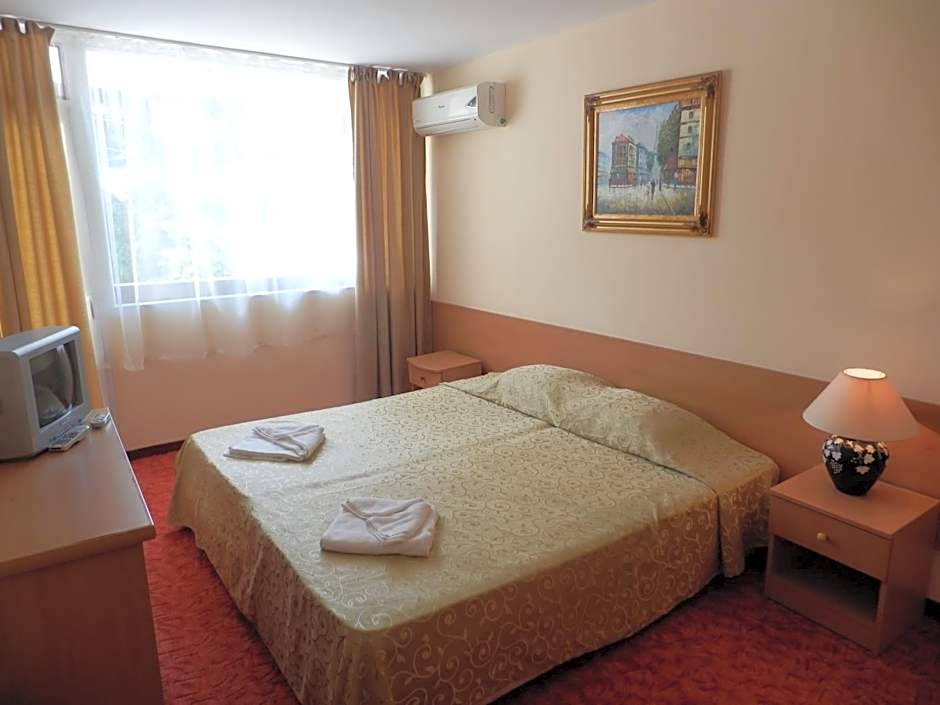 Ahilea Hotel - Free Pool Access