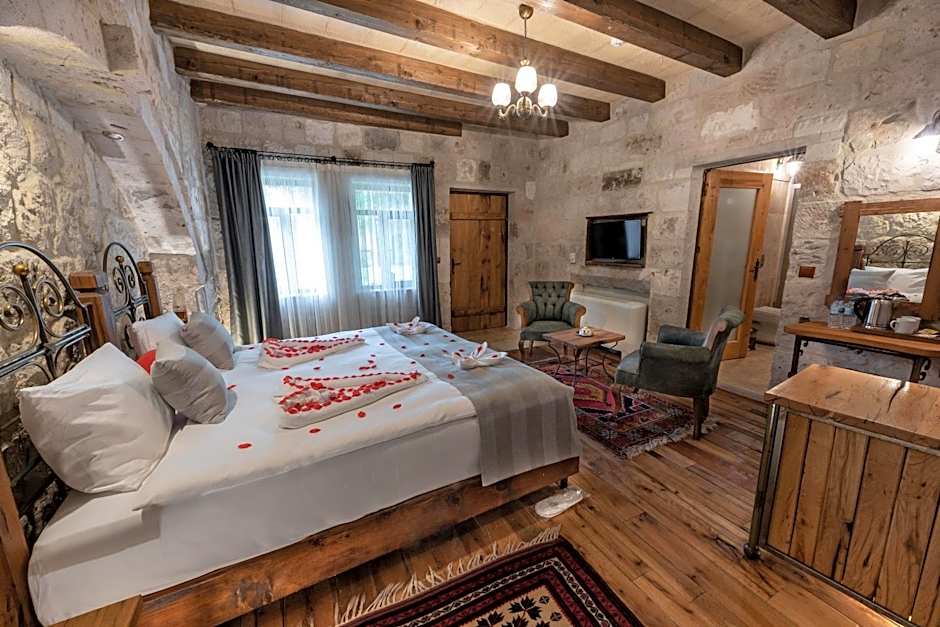 Sarnich Cave Suites