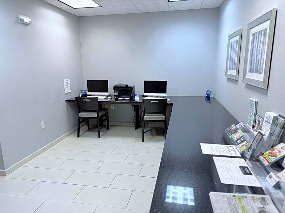 Holiday Inn Express & Suites Bonham By IHG