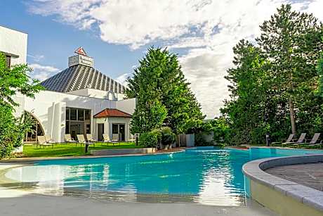 EVENTHOTEL PYRAMIDE & CONGRESS CENTER