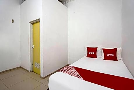 OYO Life 91670 Mannsur Homestay Syariah