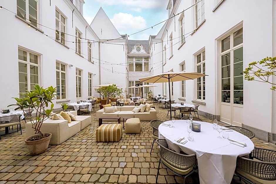 Sapphire House Antwerp, Autograph Collection