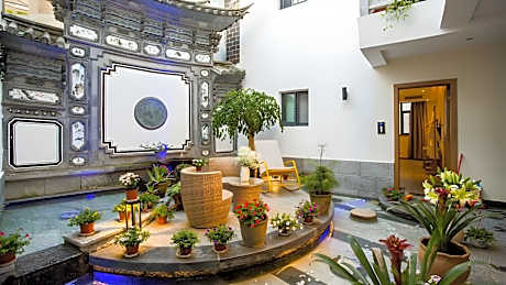 Floral Hotel Dali Qianxiang Lanshan Hostel