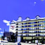Mountain Vista Inn & Suites - Walking Distance to the Island