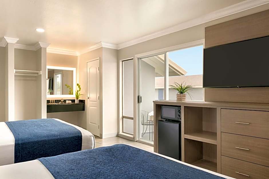 Torch Lite Inn at the Beach Boardwalk