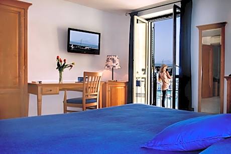 Double Room with Balcony and Sea View