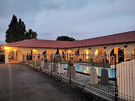 Captains Quarters Motor Inn