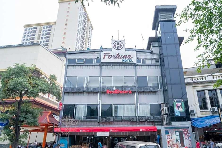 Fortuna Hotel by RedDoorz – Jakarta, NY