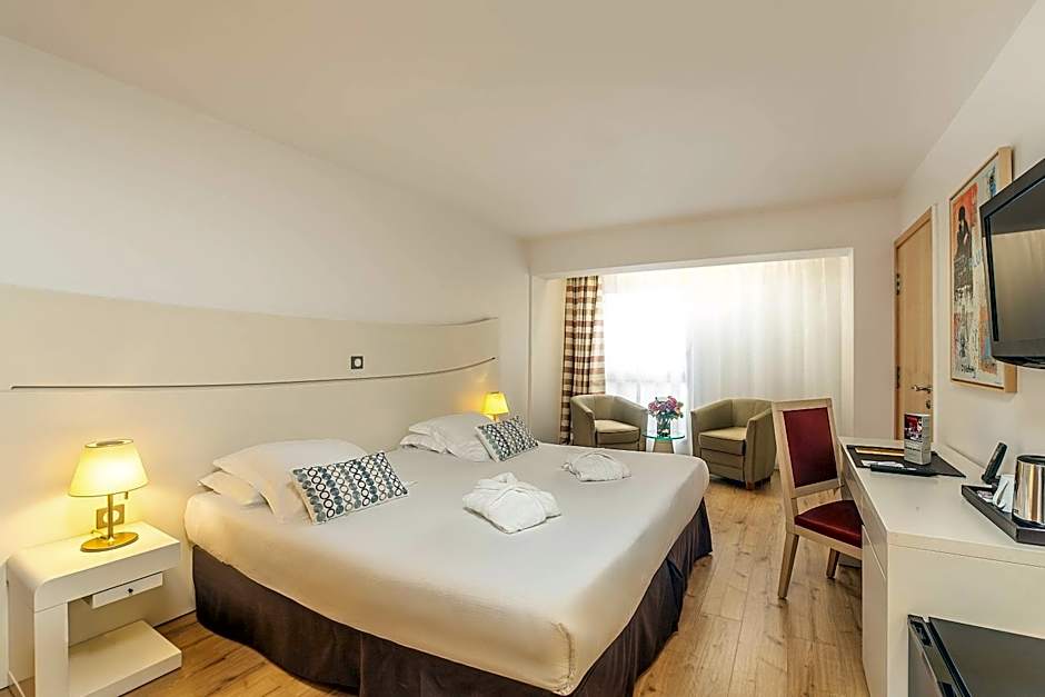 Hotel Montaigne And Spa