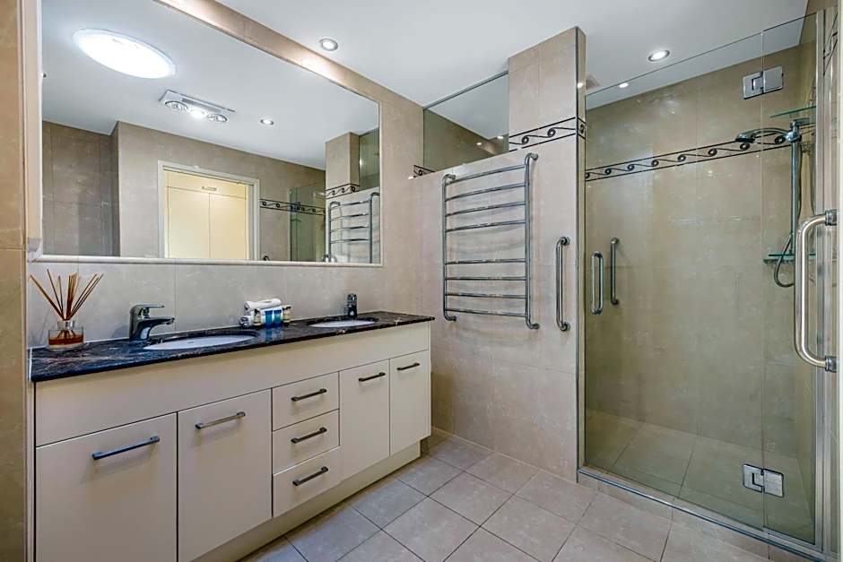 Meridian Alex Beach Apartments