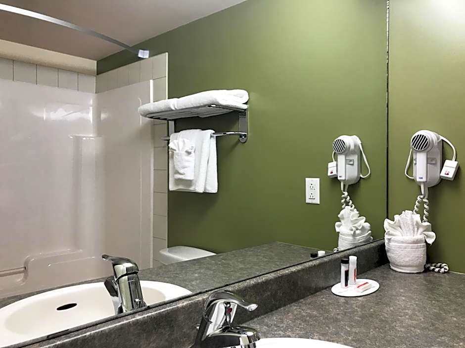 Super 8 by Wyndham Amherst NS