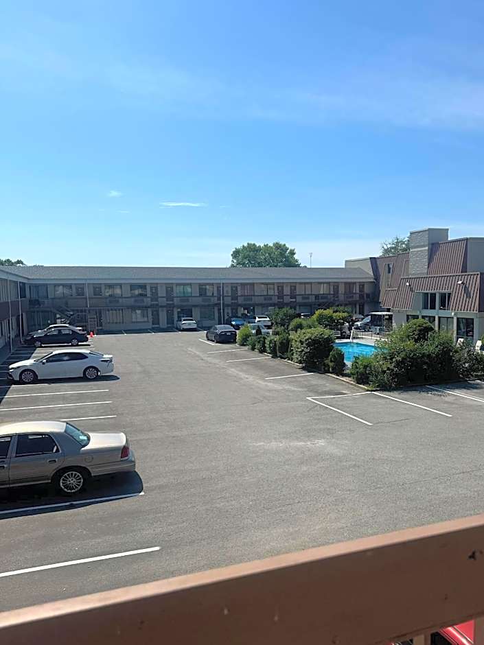 Niagara Lodge & Suites