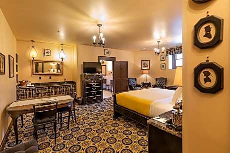 Deluxe King Suite