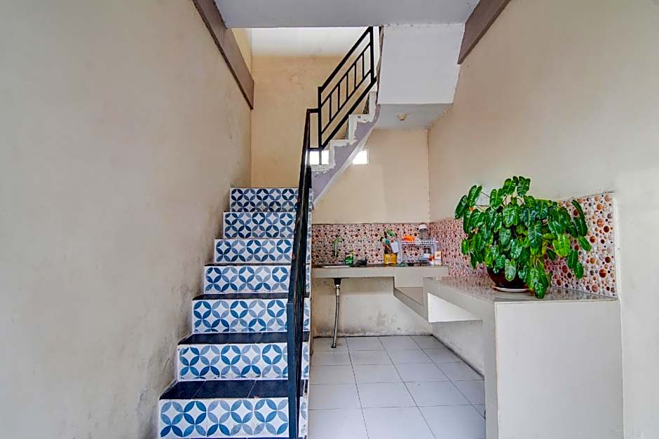 Hotel O Raya Guest House Syariah