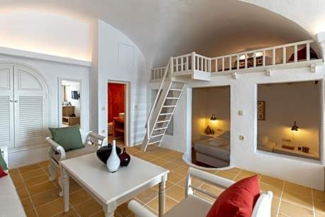 Cave Suite with Caldera View