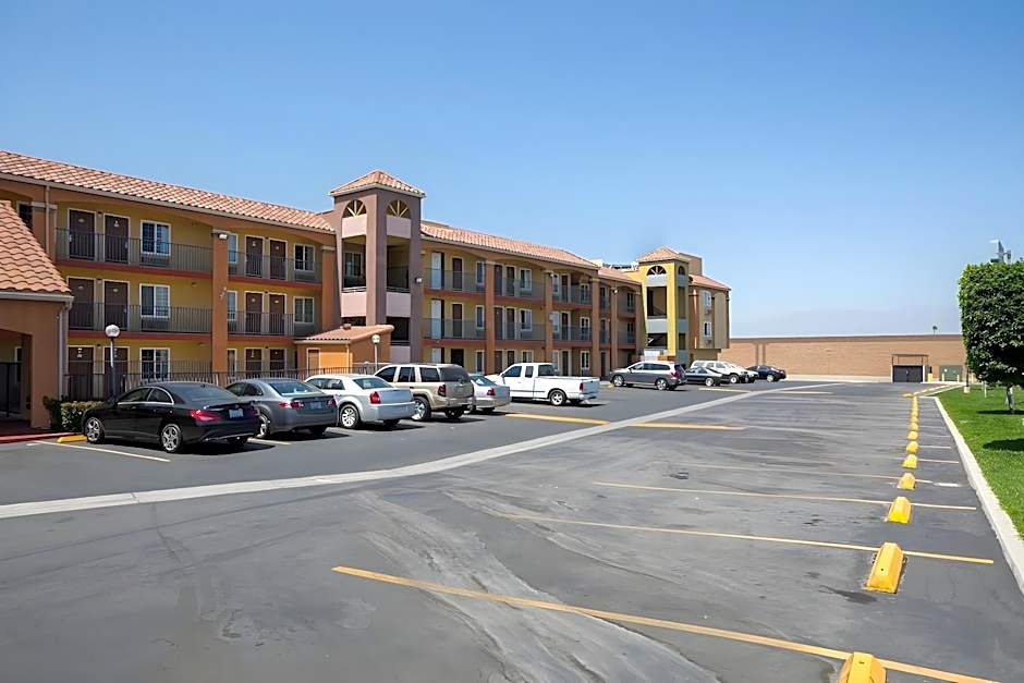Heritage Inn And Suites – Corona, CA