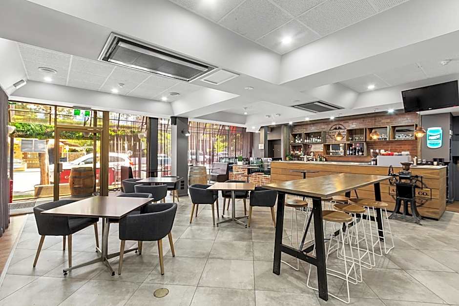 Comfort Hotel Adelaide Meridien