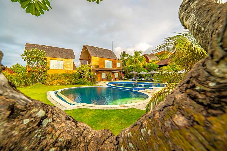 De Sapphire Cliff Villa by Danapati