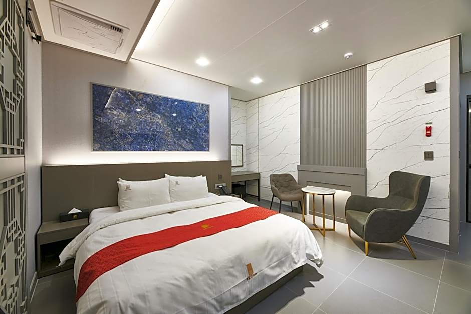Photo 1 of 1 of 1 King Bed Suite