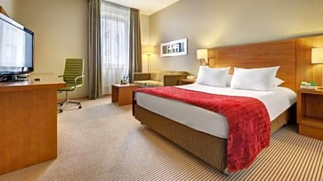 Queen Room with Sofa Bed - Non-Smoking