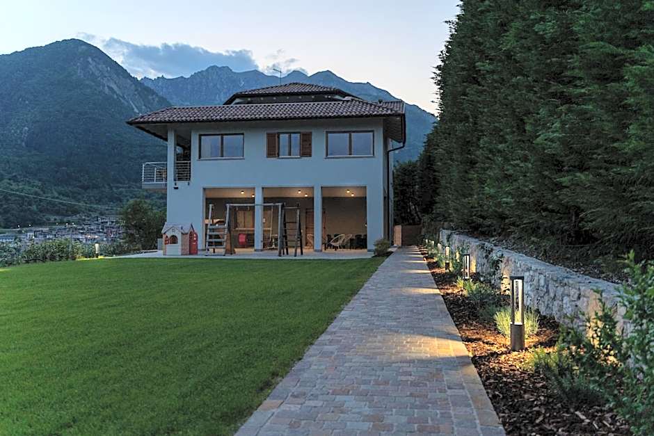Infinity View Garda Lake con Piscina Panoramica e Vista Lago a Tenno