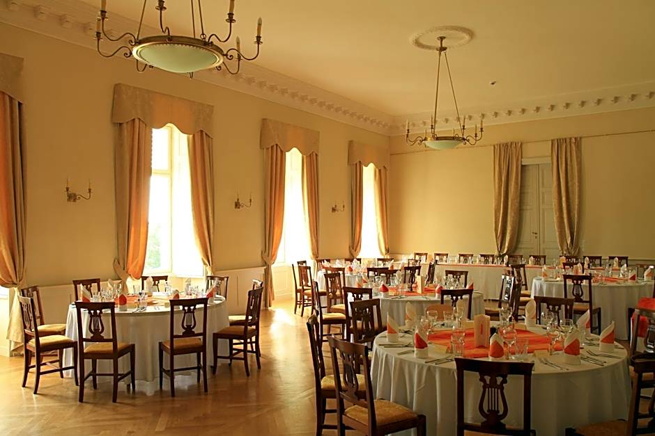 Károlyi Kastély Hotel & Restaurant