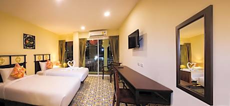 Deluxe Twin Room with Balcony