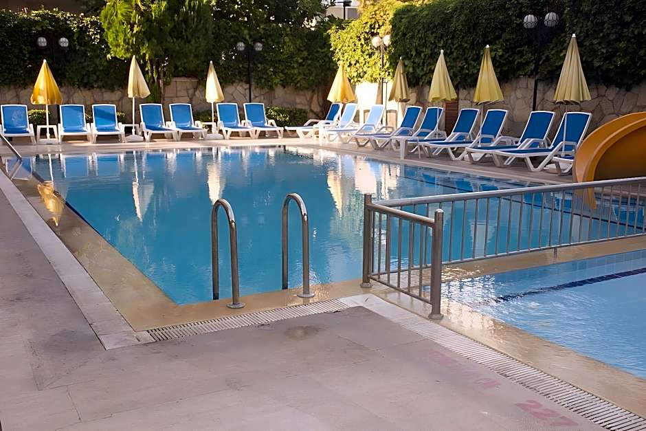 Lara Dinc Hotel