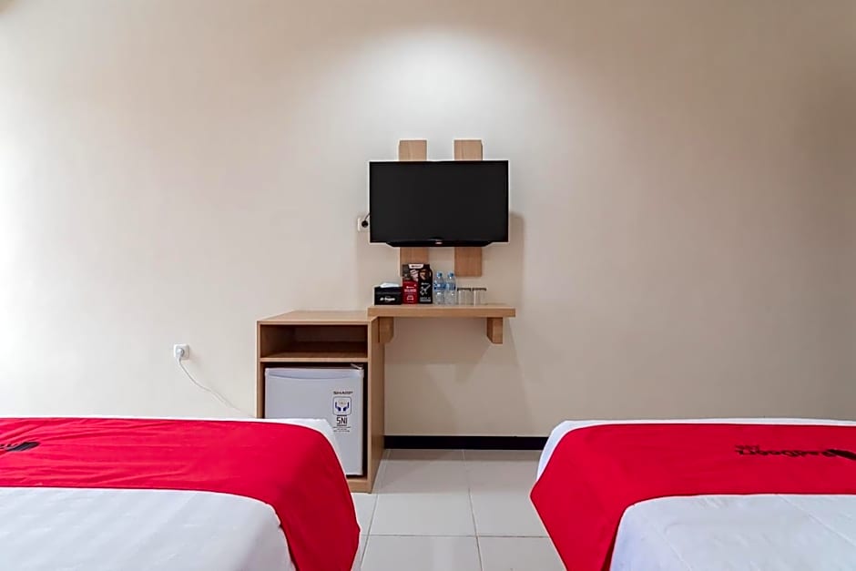 RedDoorz Syariah Plus near Tanjungpura University 2 Pontianak