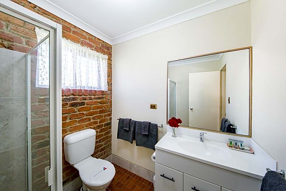 Wondai Colonial Motel & Ivory's Restaurant