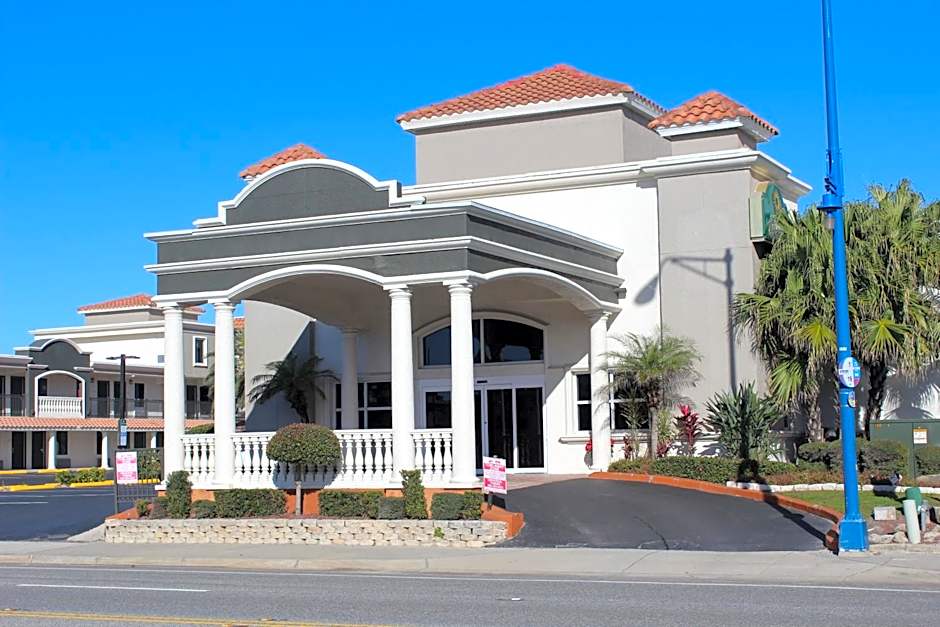 La Quinta Inn & Suites by Wyndham Oceanfront Daytona Beach