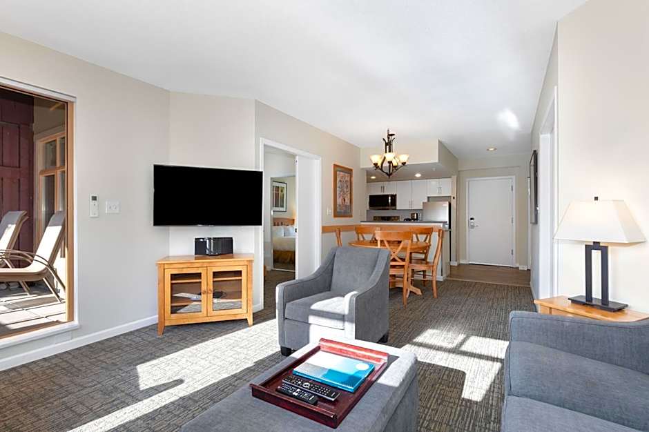 Tyndall Stone Lodge by Whiski Jack