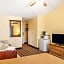 Econo Lodge Inn and Suites Eau Claire