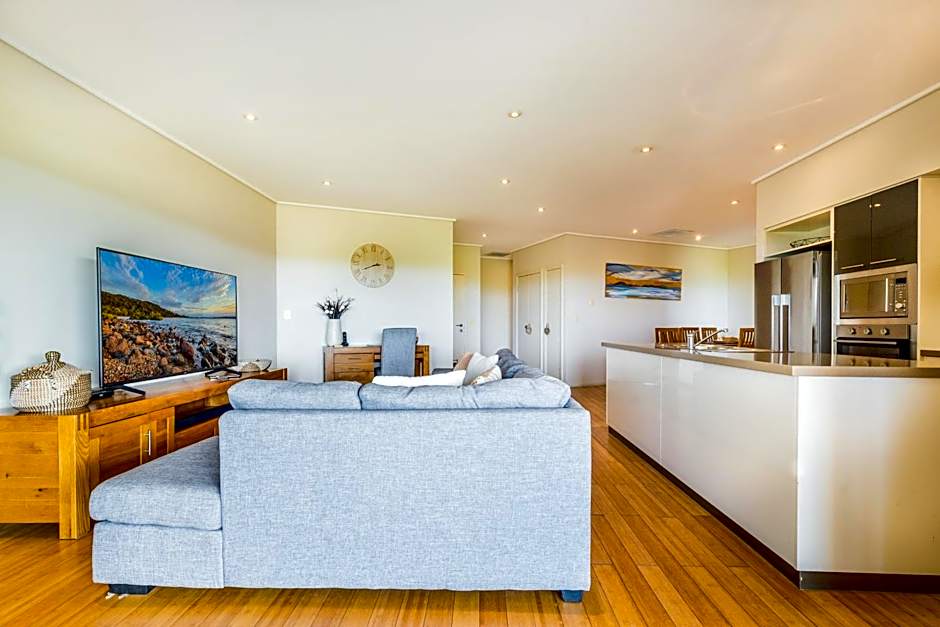 Loka Santi Penthouse 14 - Luxury Beachfront Escape with Sea View, Heated Pool, Steps from Main Beach