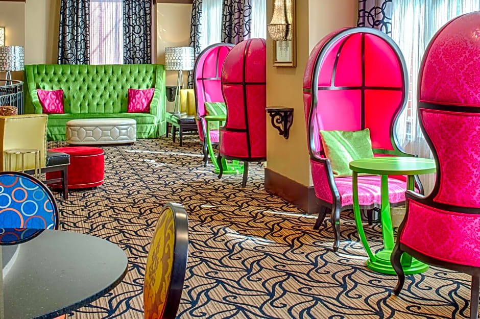 Staypineapple At The Maxwell Hotel