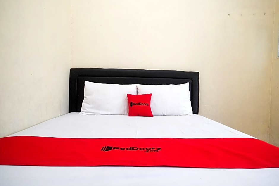 RedDoorz @ Putri Syariah Brebes