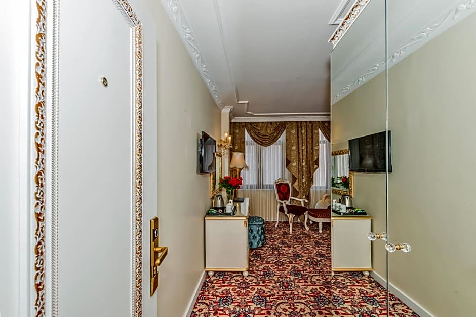 Photo 1 of 6 of Deluxe Triple Room