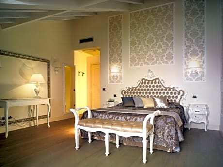 Double or Twin Room with Lake View