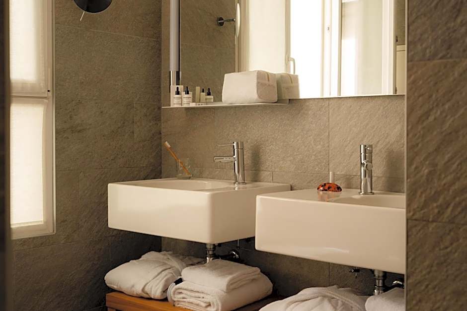 9Hotel Republique