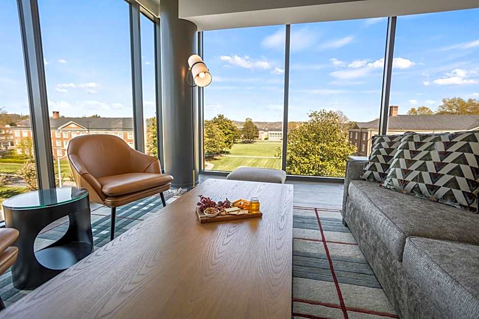 The Highlander at Radford, Tapestry Collection by Hilton