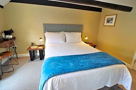 Double room-Standard-Ensuite with Shower-Characterful room