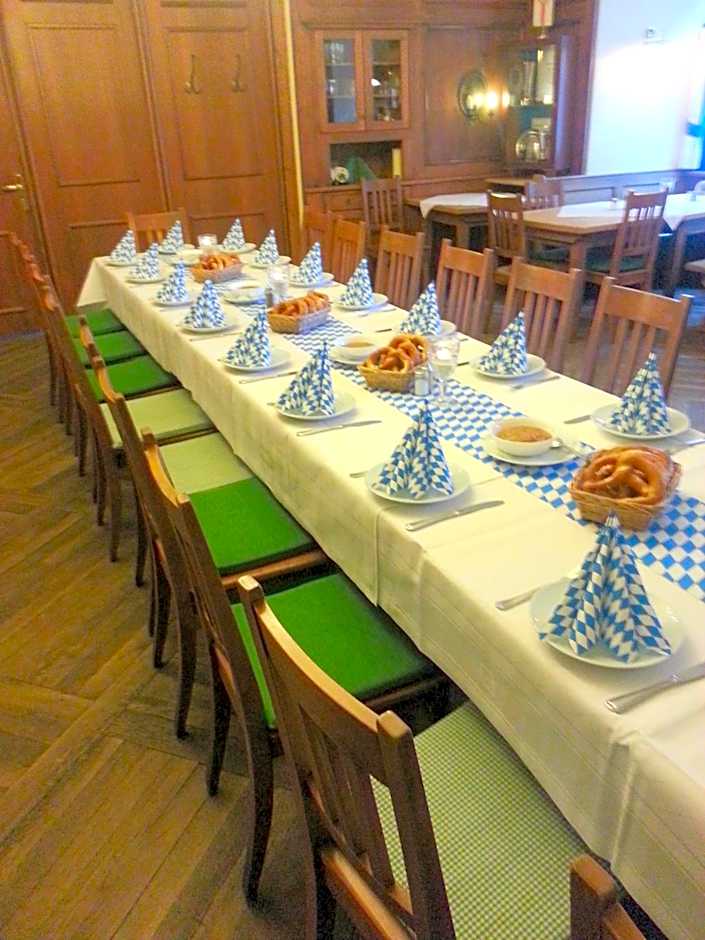 Altstadt- und Businesshotel Pfaubräu - Brauereigasthof - Frühstücksbuffet - kostenfreie Radgarage - Hunde willkommen